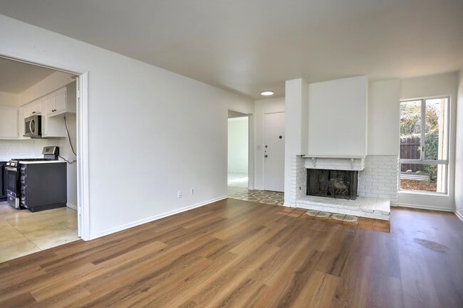 Building Photo - 7395 Freeman Pl