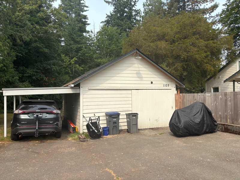 Building Photo - 1109 Shorewood Dr