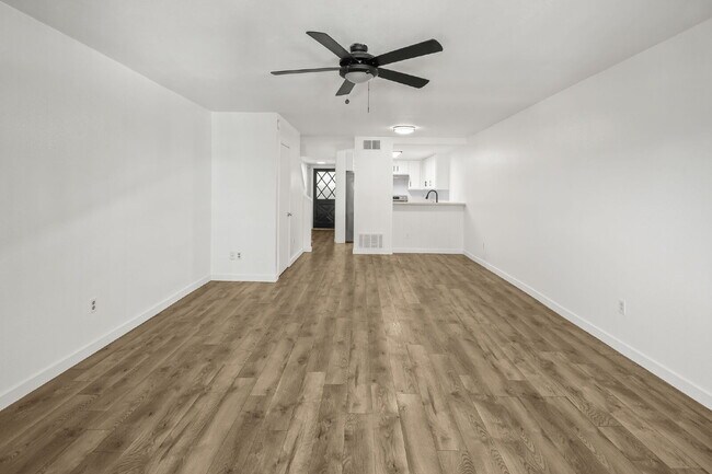 Building Photo - Welcome to your serene 3 BR 2.5 BA Townhome in San Diego!