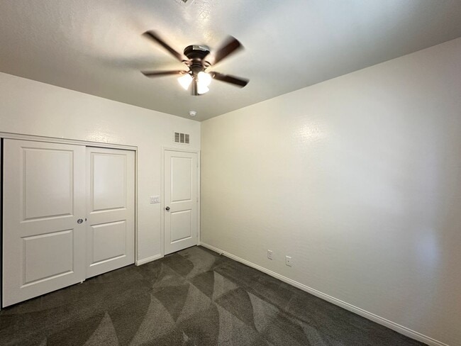 Building Photo - 6784 Pivot Point St