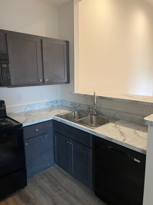 Building Photo - 708 Courtyard Ln