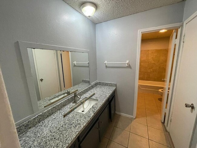 Building Photo - 3505 N 23rd Ln, unit 210