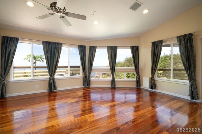 Building Photo - 3 Bedroom 3 Bathroom pet negotiable SFH in...