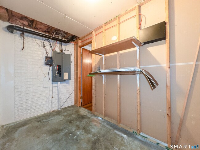Building Photo - 19 Twin Oaks