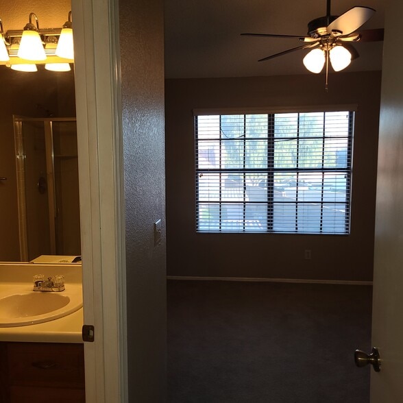 Building Photo - 3491 N Arizona Ave