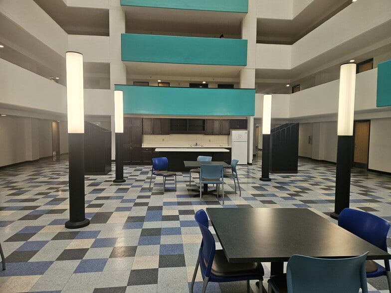 Building Photo - Yorktown Continental
