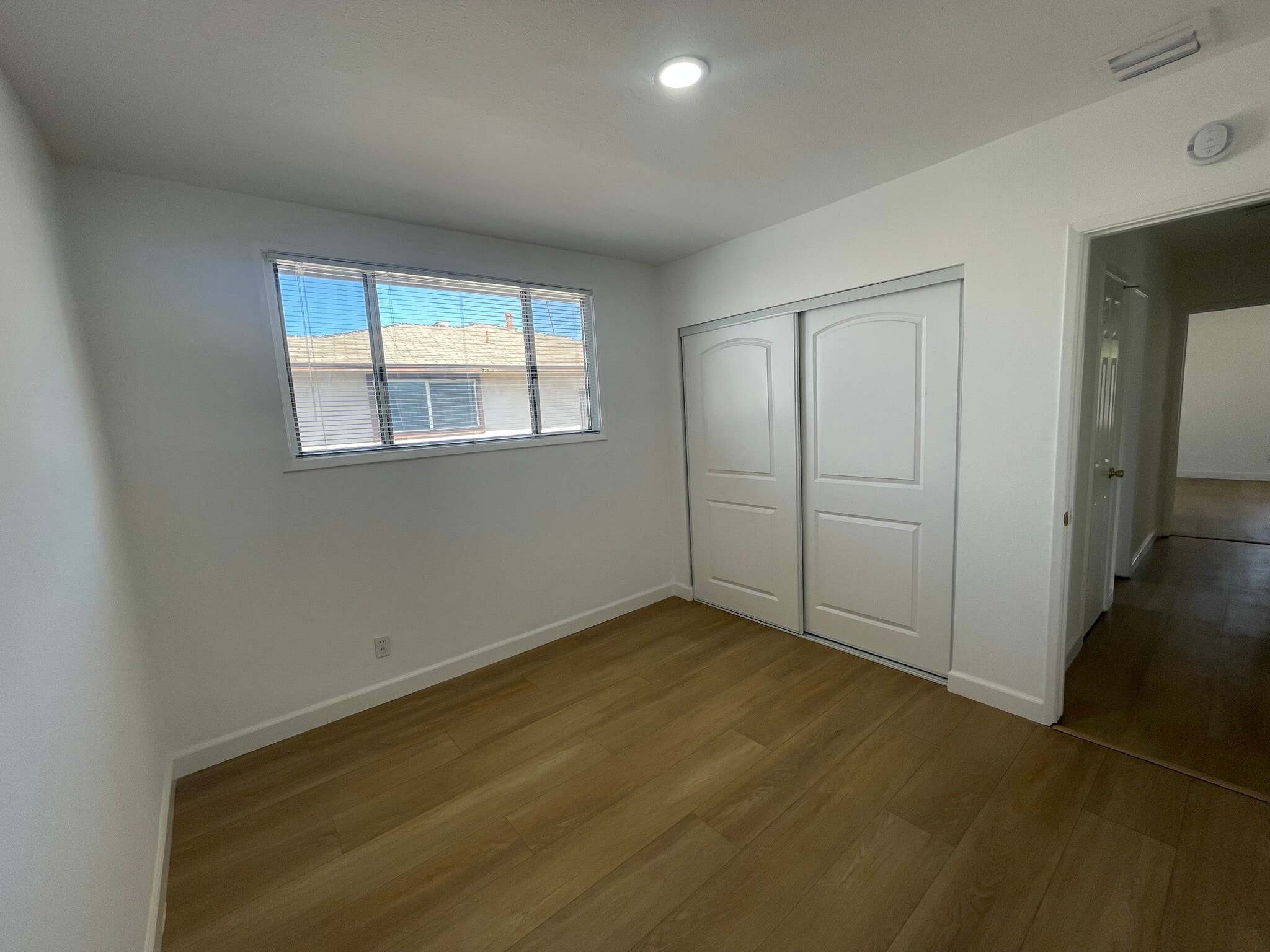 Room 2 - 12212 Everest St