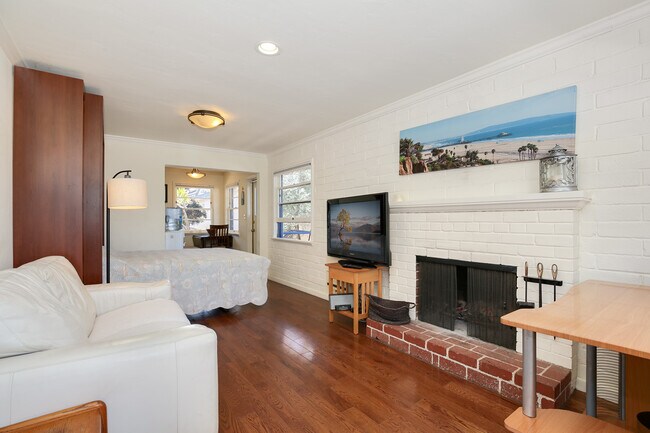Primary Photo - 908 8th St