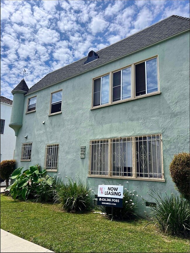 Building Photo - Quaint 3 bedroom Apt Home on 439-443 N. Spaulding Ave.