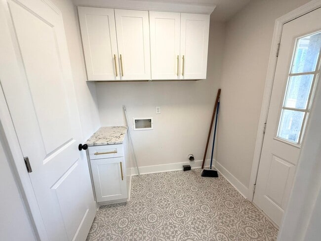 Building Photo - 140 Stone Mill Dr