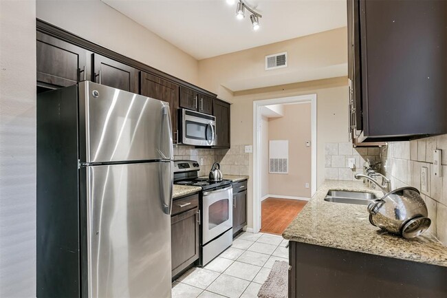 Building Photo - 2255 Braeswood Park Dr