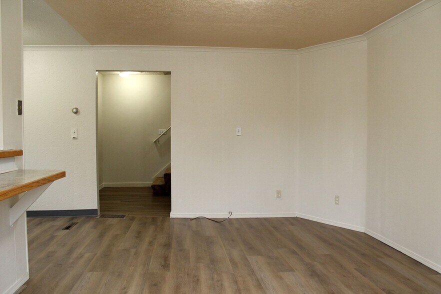 Building Photo - 7937-7937 N Fessenden St