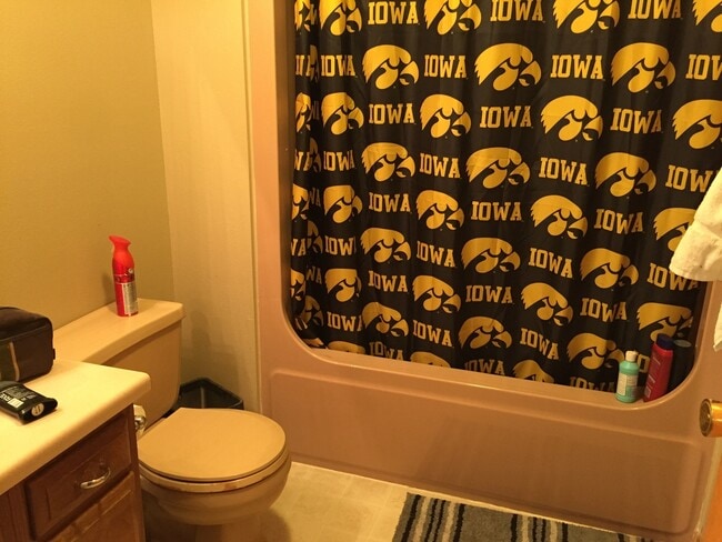 Building Photo - 5 bedroom house on the Westside - close to UIHC