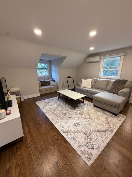 Living room - 45 Fenwick St