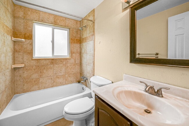 Building Photo - $1,995.00, 3 bed, 2 bath located in Fountain