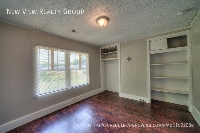 Building Photo - 620 N Moran St