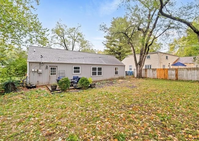 Building Photo - This Prairie Village Ranch is Ready for You!