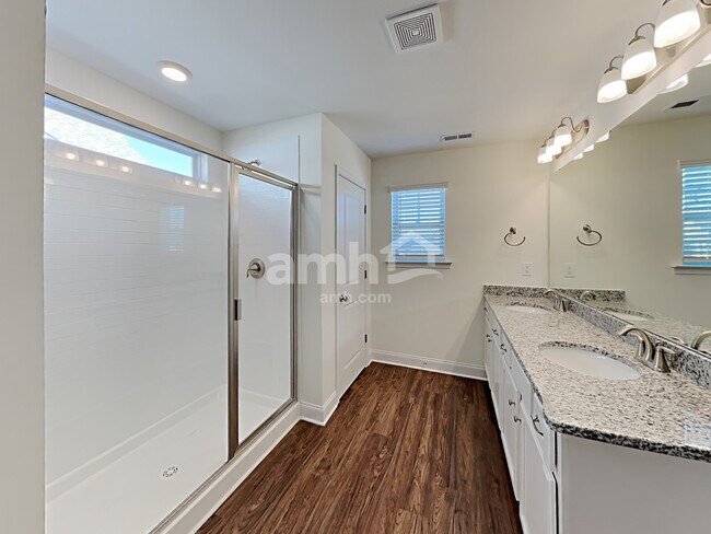 Building Photo - 2135 Laurel Vlg Cir