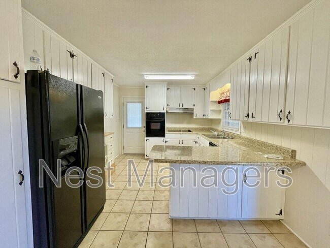 Building Photo - 621 Welsh Pl