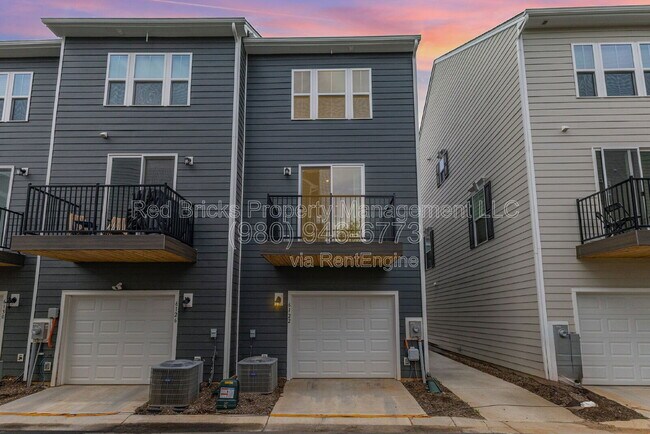 Building Photo - 6122 Cleburne Ct