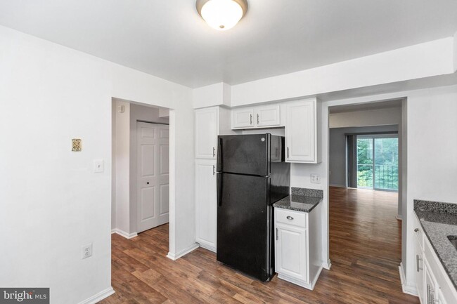 Building Photo - 14084 Fallbrook Ln