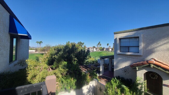 Building Photo - Pointe South Mountain 2-bedroom condo, gated, pool
