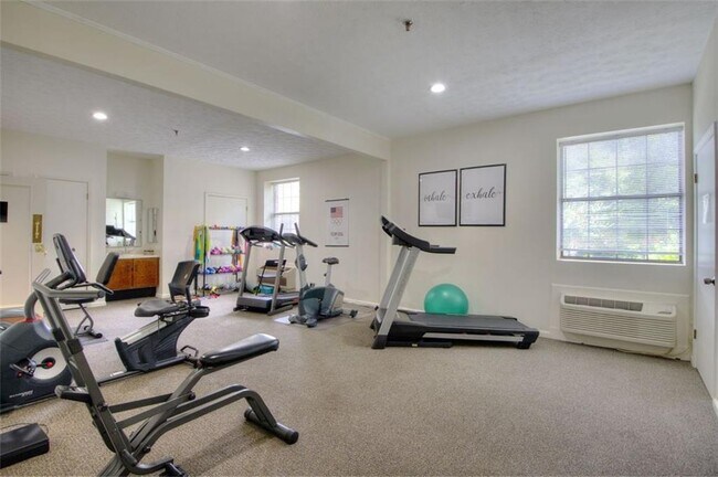 Building Photo - 475 Mount Vernon Hwy NE