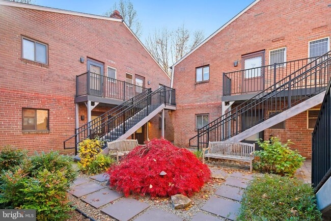 Primary Photo - 107 Meadow Woods Ln