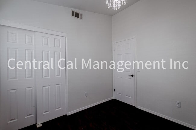 Building Photo - 4 Bedroom/2 Bath Home in Desired Riverlakes Community - $2495 per month!