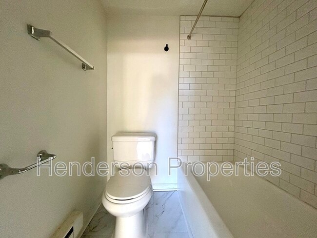 Building Photo - 532 E Iredell Ave