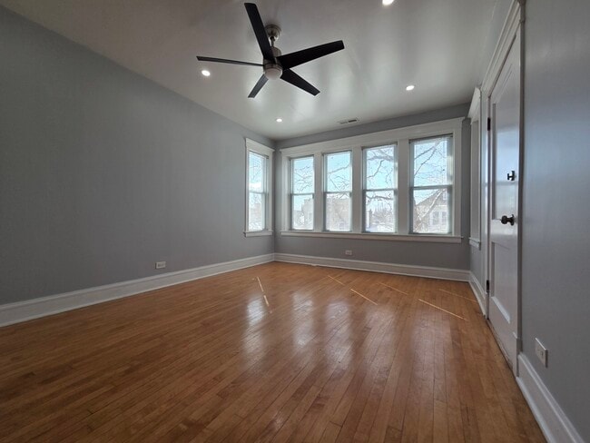 Building Photo - 5434 W Drummond Pl