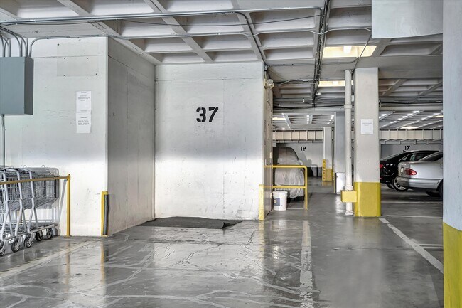 Building Photo - 2200 Sacramento St