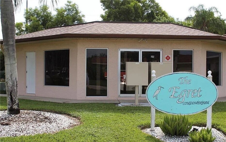 Building Photo - 203 SE 15th Pl