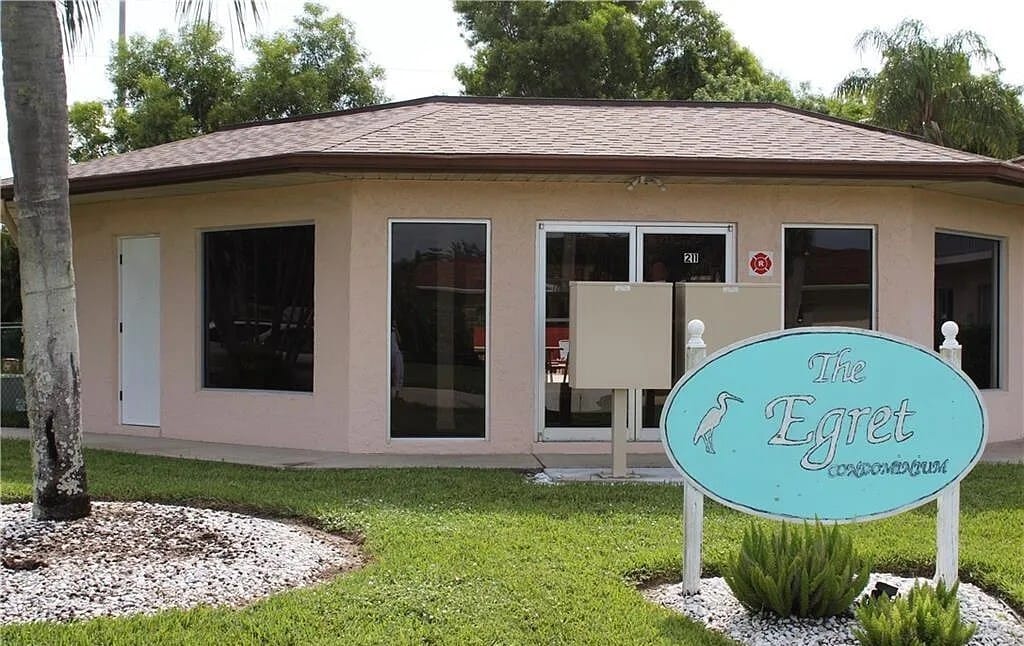 Building Photo - 203 SE 15th Pl