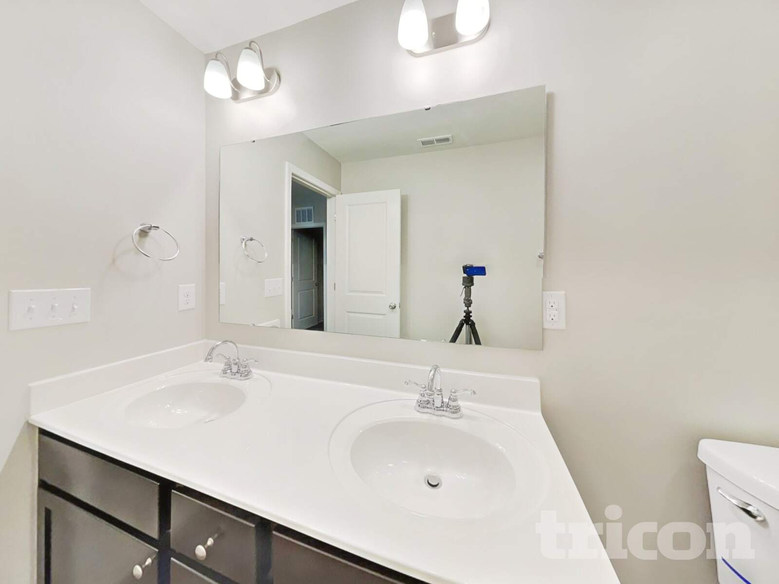 Building Photo - 635 Spencer Ln