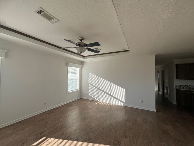 Building Photo - 171 Eland Dr