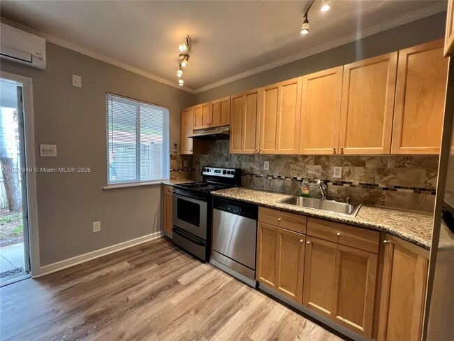 Building Photo - 590 NW 40th Ct