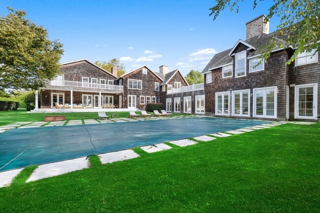 Building Photo - 244 Flying Point Rd