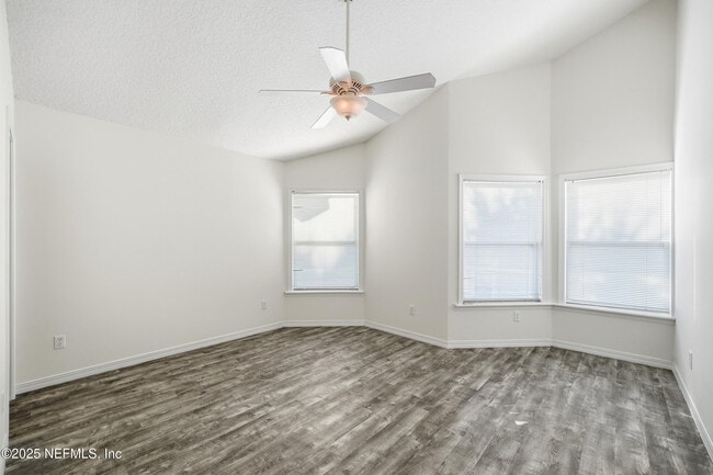 Building Photo - 600 First St