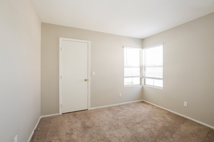 Building Photo - 1724 Villa Vista Way