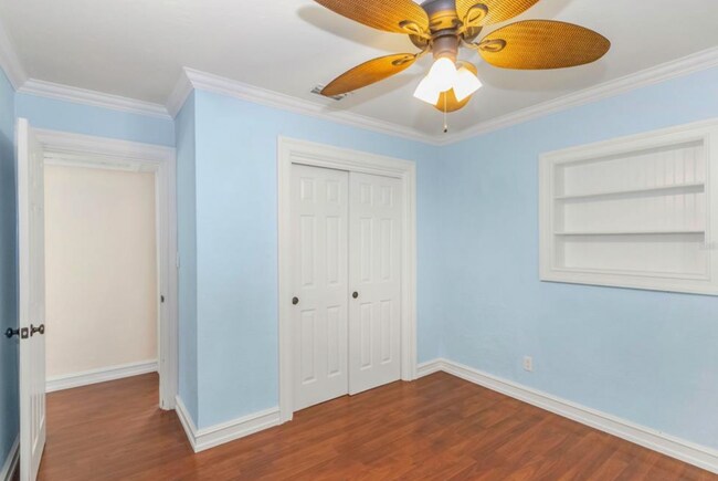 Building Photo - 2132 Coronet Dr