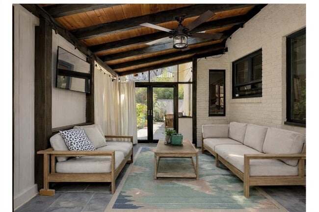 Building Photo - 389 6th St NE