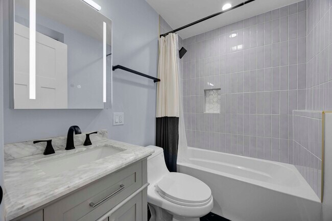 Building Photo - 2046 W Moffat St