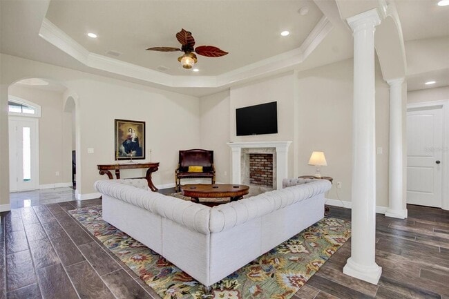 Building Photo - 6028 Sundown Dr