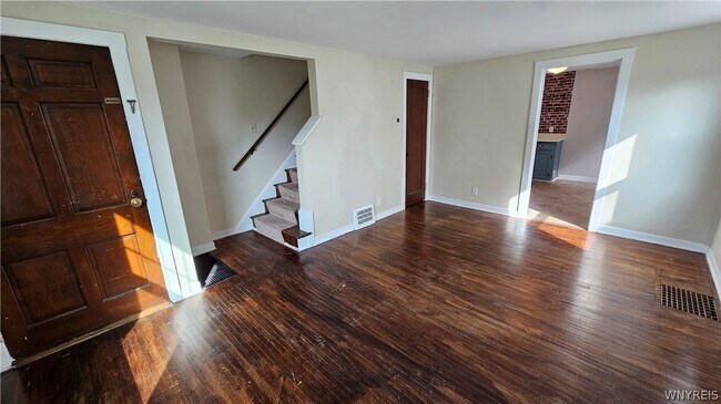Building Photo - 107 Fowler Ave