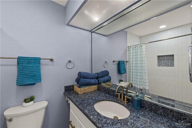 Building Photo - 200 W Retama St