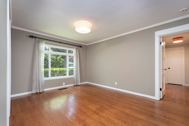 Building Photo - 403 Laurel Ave