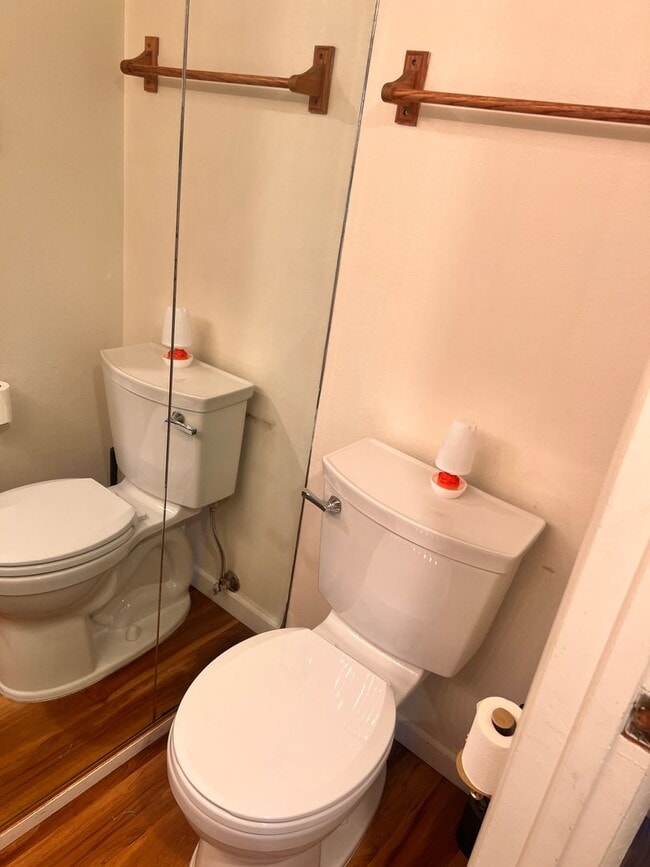 Building Photo - Relaxing Townhome with Private Pool Access...