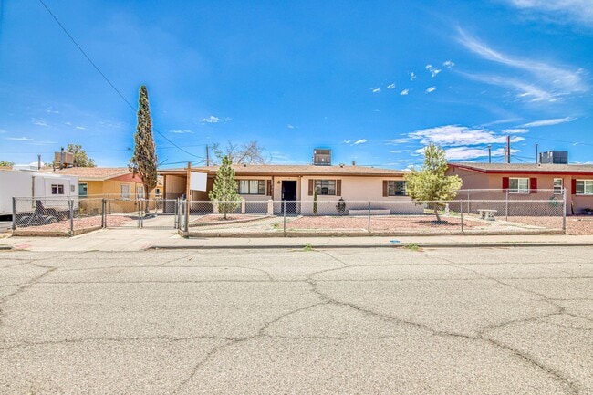 Building Photo - Beautiful 3 bed-1 bath house