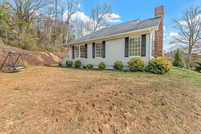 Building Photo - 12 Bethel Dr